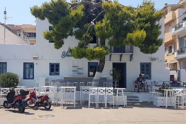 YACHT CAFE - Limani