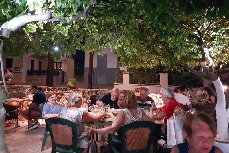 KAFENEIO tis PAREAS - Fourni - 15 kms from Ermioni